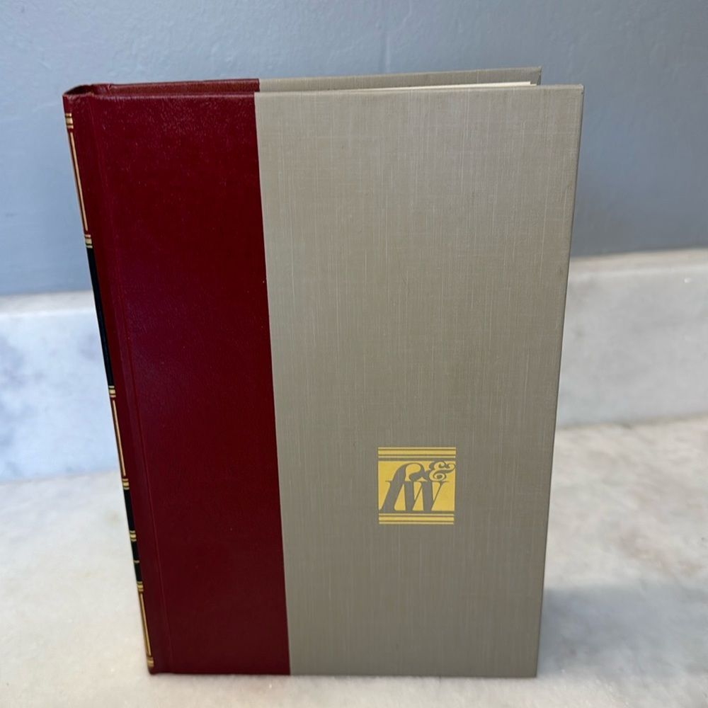Vintage Funk & Wagnalls New Encyclopedia Vol 2 (1986, Hardcover) Book R5